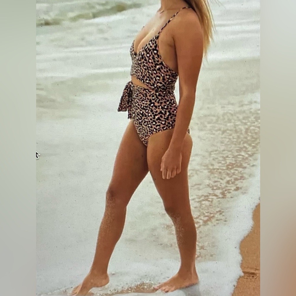 ARIE swimsuit one piece sz medium leopard print wrap